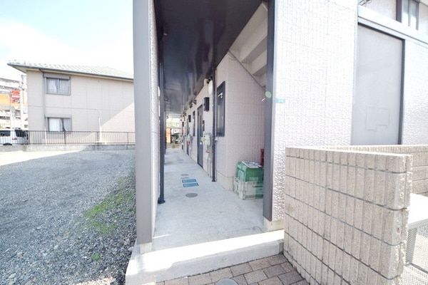 エントランス(★入口周りも綺麗に整備されていますよ★)