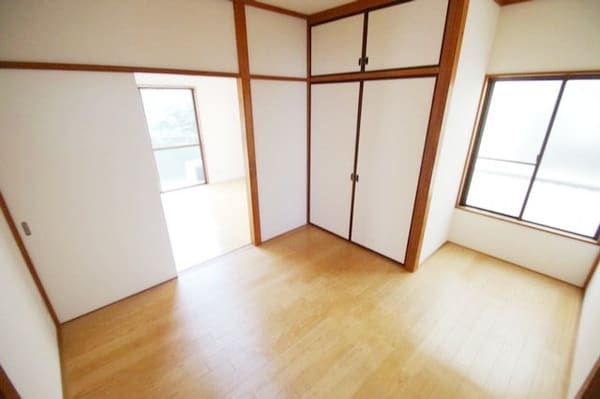 寝室(★角部屋２面採光★)
