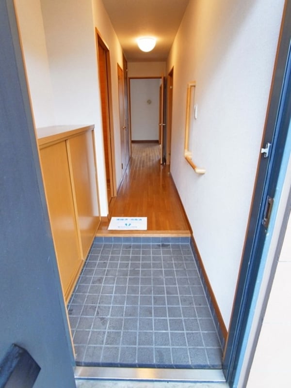 玄関(★お部屋探しはタウンハウジング高幡不動店まで★)