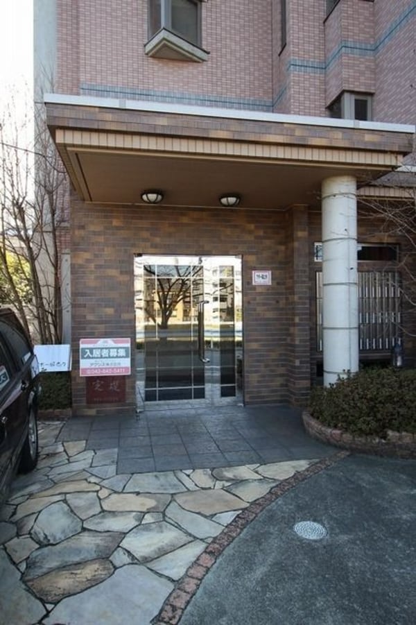 エントランス(★お部屋探しは株式会社タウンハウジング東京まで★)