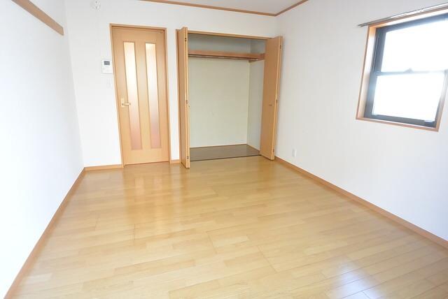 物件内観写真3　(★角部屋２面採光です★)