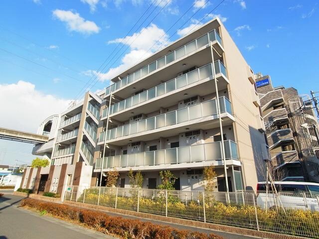 物件外観写真1　(外観・共用部分)