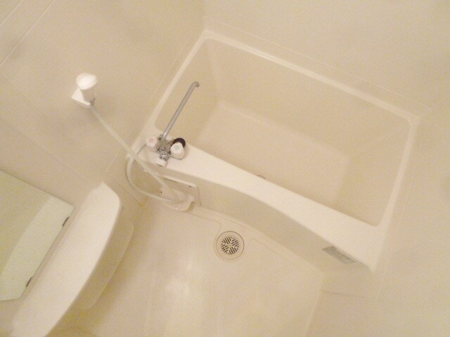 物件内観写真3　(★白を基調としたきれいなバスルーム★)