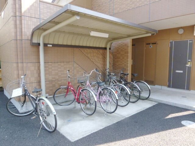 物件内観写真17　(★屋根付きの駐輪場★)