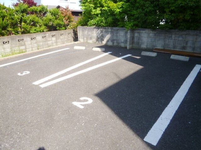 物件内観写真19　(★敷地内駐車場があり便利です★)