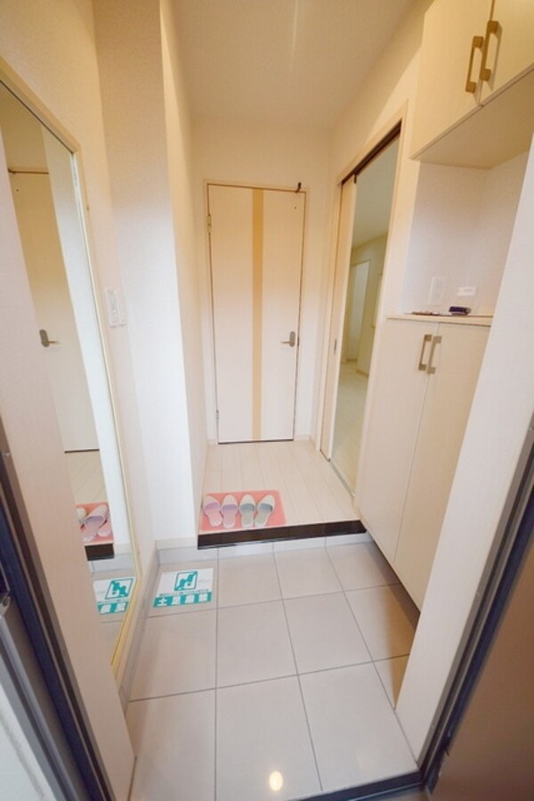 玄関(お問い合わせはタウンハウジングまで)