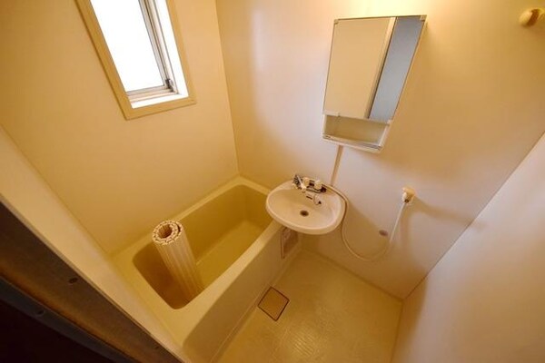 バス／シャワールーム等(★窓付きバスルーム★)