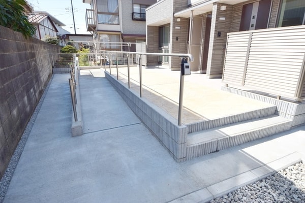 エントランス(★お部屋探しは、タウンハウジング多摩センター店へ★)