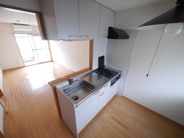 キッチン(別タイプ参考写真)