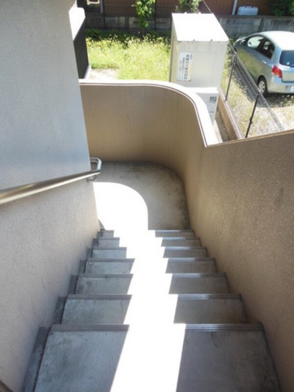 共有部分(★階段には手すりが付いているので安心です★)