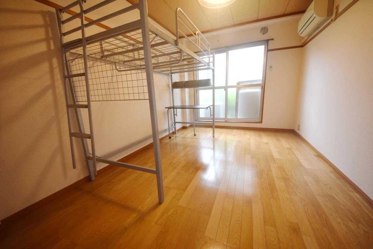 物件内観写真3　(★明るい洋室★)