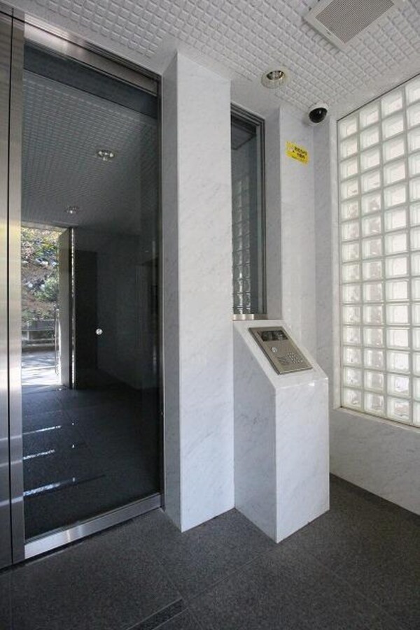 エントランス(★安心のオートロック付きエントランス)