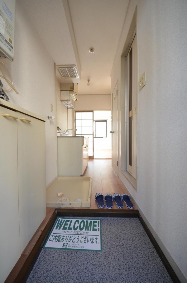 玄関(同建物別号室参考写真です。)