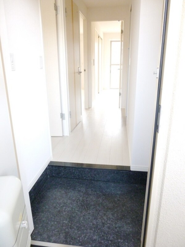 玄関(★タウンハウジング稲田堤店までお問い合わせください★)
