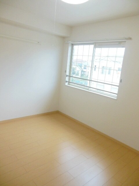 その他室内・内装(★洋室も明るいんです★寝室にちょうどいいですよね★)