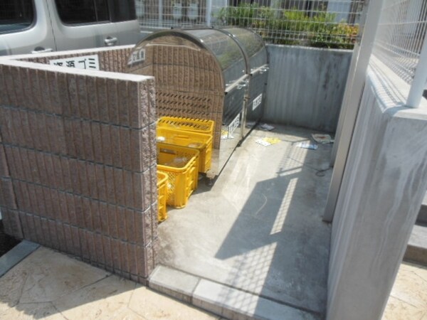 その他(～共用ゴミ置き場もしっかり管理されているんです～)