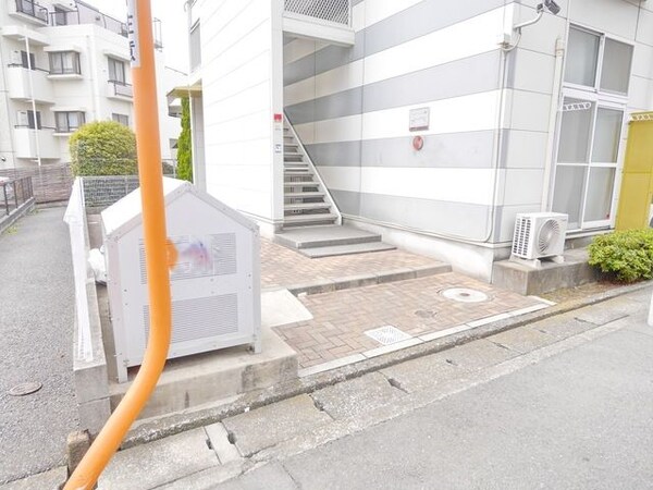 エントランス(★タウンハウジング鷺沼店まで→ＴＥＬ0448706656★)