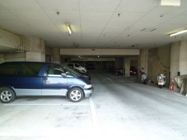 駐車場(★地下平置き駐車場★)