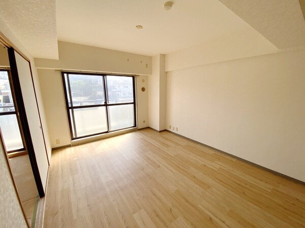 リビング・居室(※別部屋参考写真です)