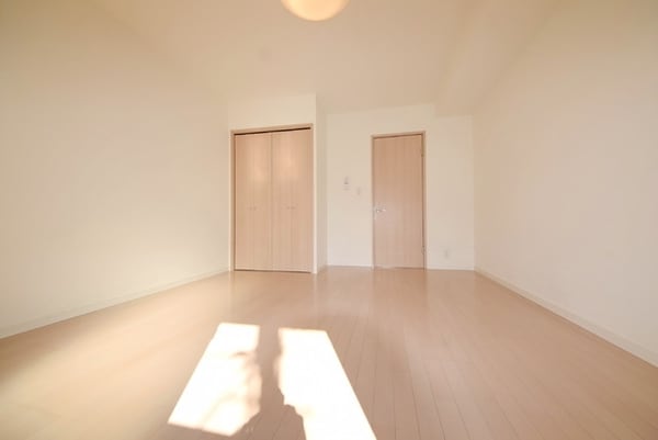 寝室(★フローリングの明るいお部屋★)