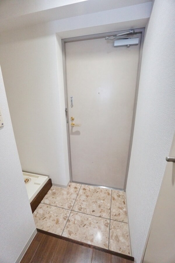 玄関(※別部屋参考写真です)
