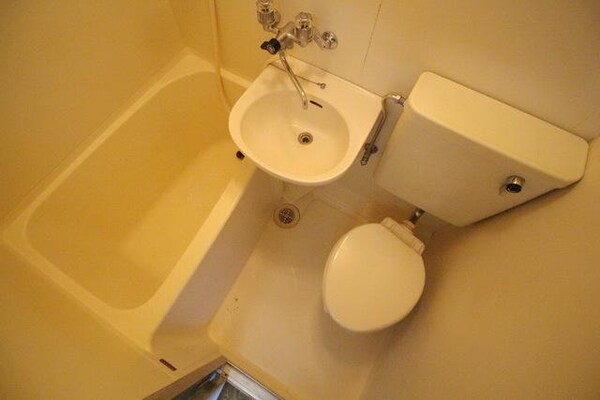 バス／シャワールーム等(※別部屋参考写真です)