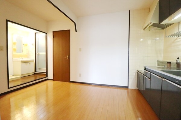 リビング・居室(※別部屋参考写真です)