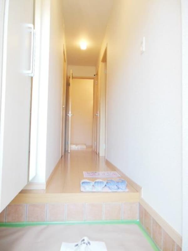 その他室内・内装(★玄関から見た廊下です★)