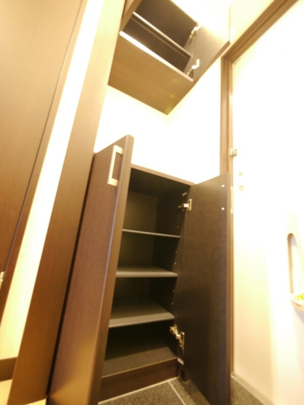 設備(★たくさん入りそうなシューズボックスですね★)