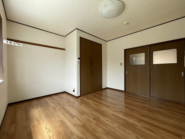 寝室(ゆっくり寝れそうなお部屋です♪)