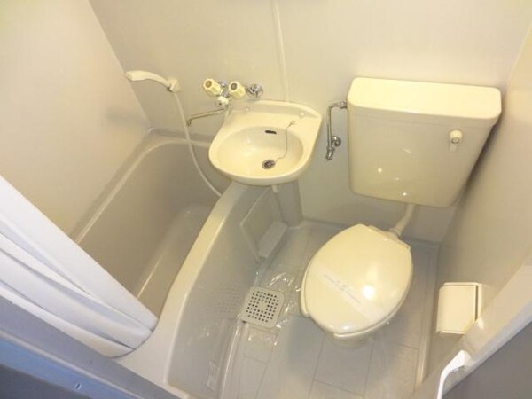 トイレ(♪お掃除らくらくユニットバス♪)