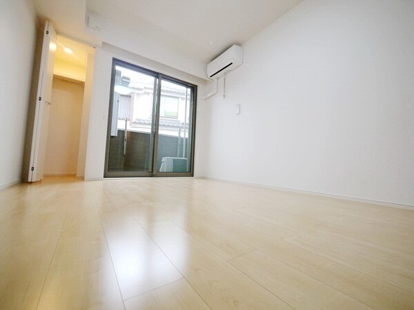 寝室(★明るいリビングフロアの様子★)