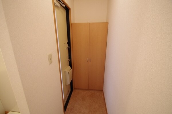玄関(★玄関もゆったりしてますし、シューズボックスもあります★)