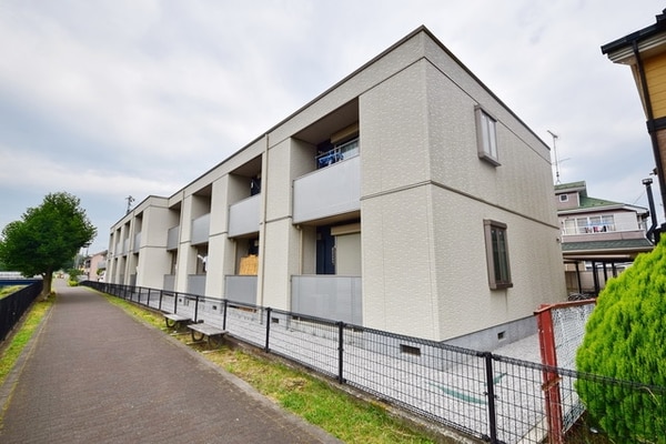 外観(★川沿いで風通しも良好です★)