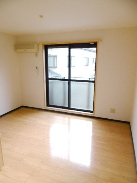 物件内観写真2　(★明るい居室で明るい毎日★)