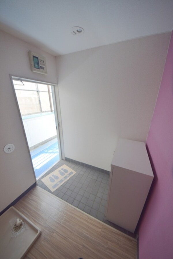 玄関(同建物別号室参考写真です)