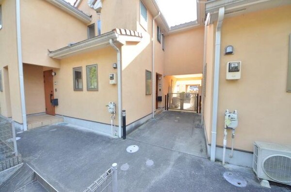 エントランス(★お部屋探しはタウンハウジング高幡不動店まで★)