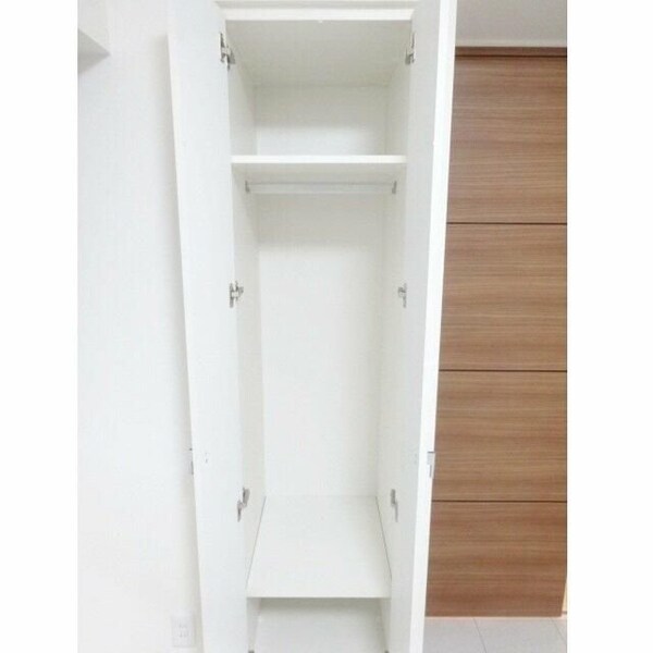 収納(☆６．３帖の明るい洋室です☆)
