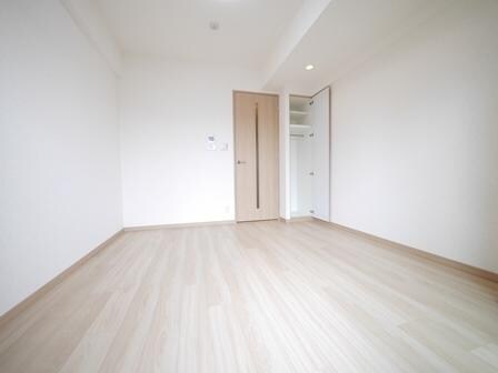 その他室内・内装(★バルコニー側から見た洋室です★)