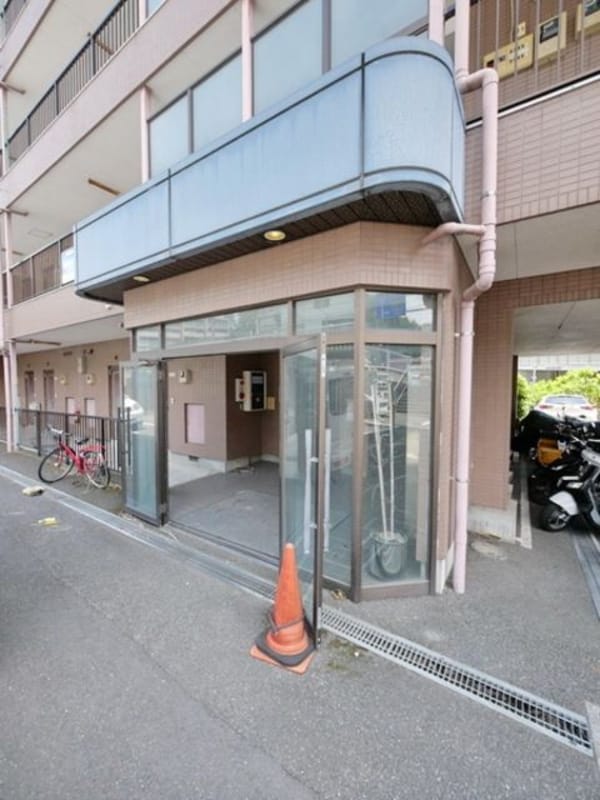 エントランス(★お部屋探しはタウンハウジング稲田堤店まで★)