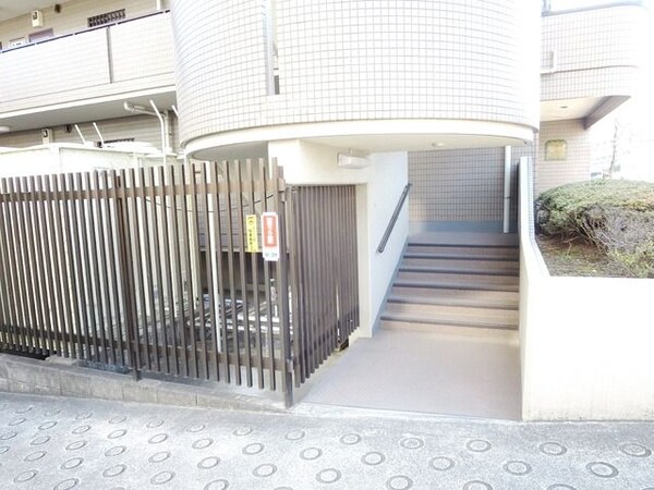 エントランス(★お部屋探しはタウンハウジング稲田堤店まで★)