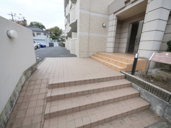 エントランス(★お部屋探しは、タウンハウジング多摩センター店へ★)