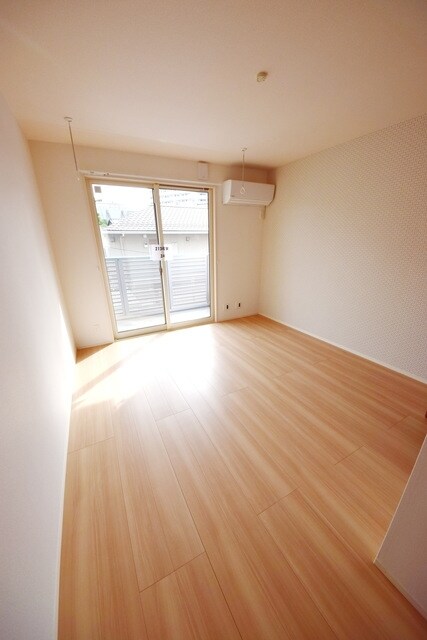 物件内観写真2　(★7.3帖の綺麗な洋室ですよ★)