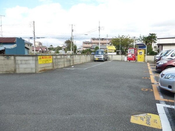 駐車場(敷地内コインパーキングあります)