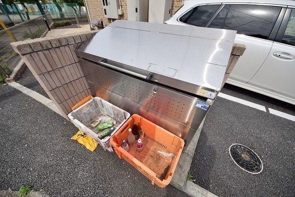 共有部分(★敷地なゴミ置き場です★)