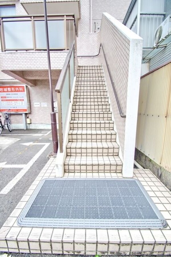 エントランス(★タウンハウジング稲田堤店までお問い合わせください★)