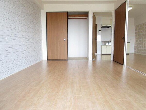 リビング・居室(★リフォームしておりキレイなお部屋ですね★)