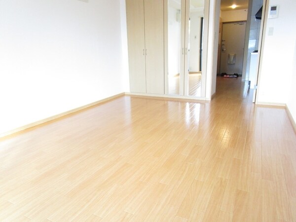 寝室(★日の光で部屋全体が明るいです★)