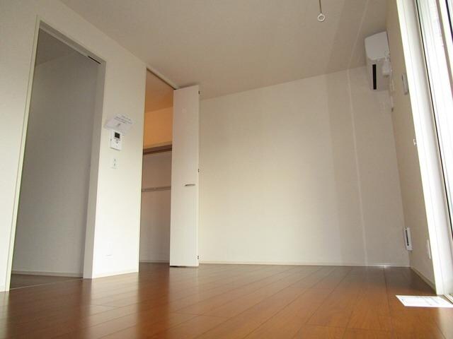 物件内観写真5　(★７．５帖の明るい洋室です★)