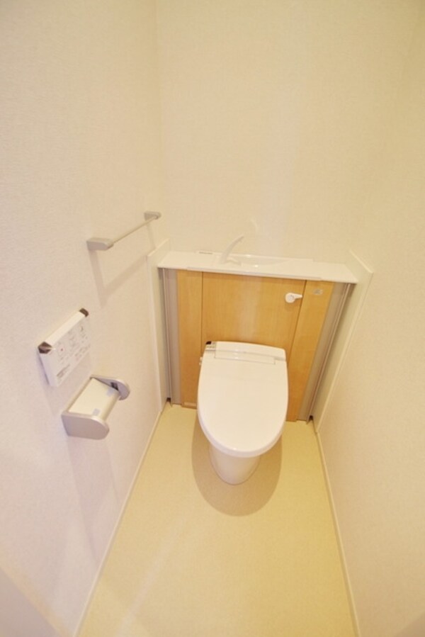 トイレ(★スタイリッシュなタンクレストイレです★)